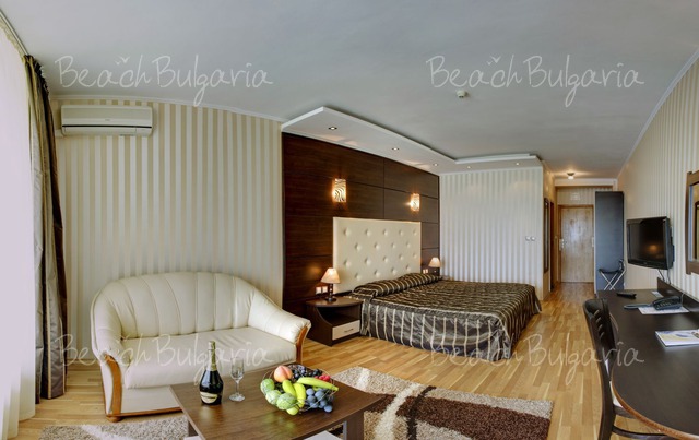  Elpida Beach18