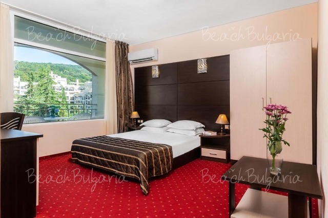  Elpida Beach22