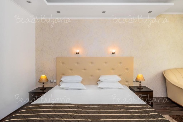  Elpida Beach25