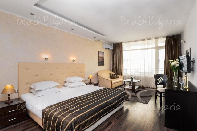  Elpida Beach26