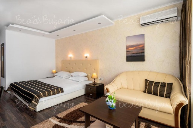  Elpida Beach27