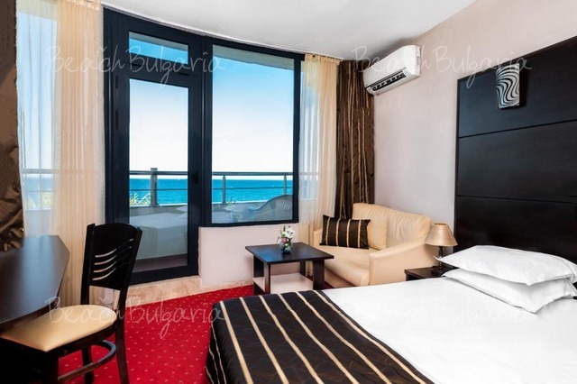  Elpida Beach28
