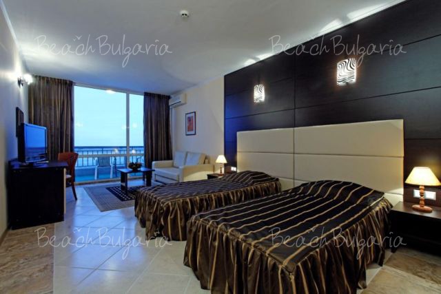  Elpida Beach9