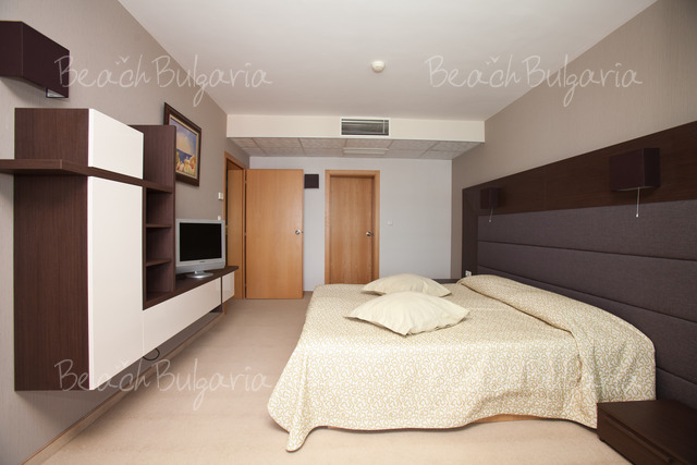 Sandy Bay Hotel24